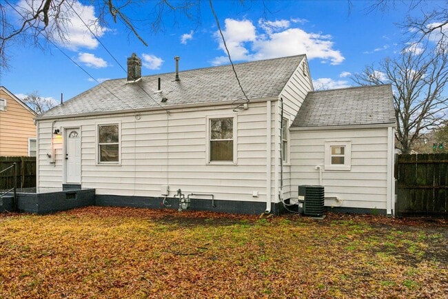 Building Photo - Renovated home in Heart of Hampton Roads