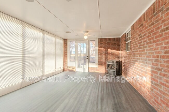 Building Photo - 607 Bob White Dr