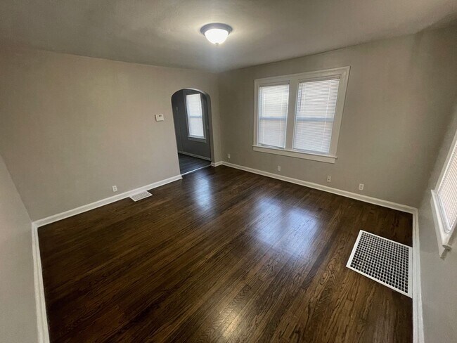 Building Photo - 4522-4524 Evanston Ave