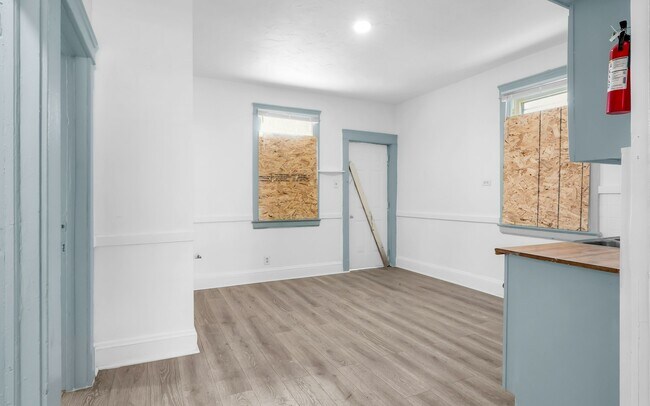 Building Photo - 15322 Yorick Ave