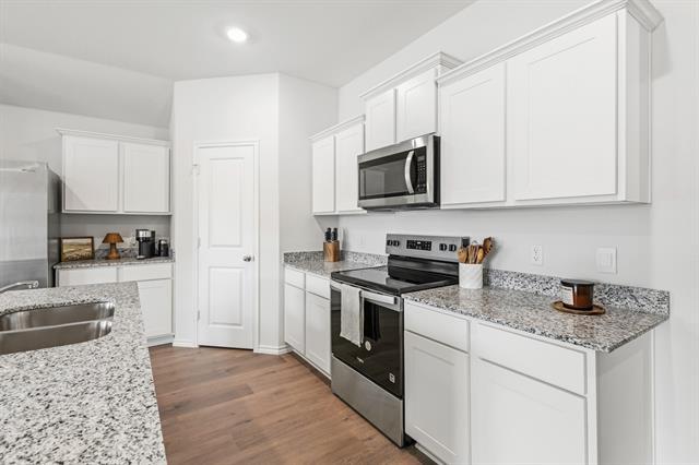 Building Photo - 4013 Pinebluff Ln