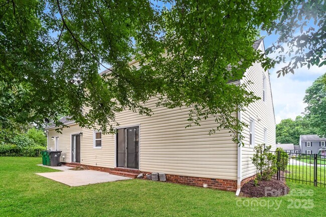 Building Photo - 8506 Ducksbill Dr