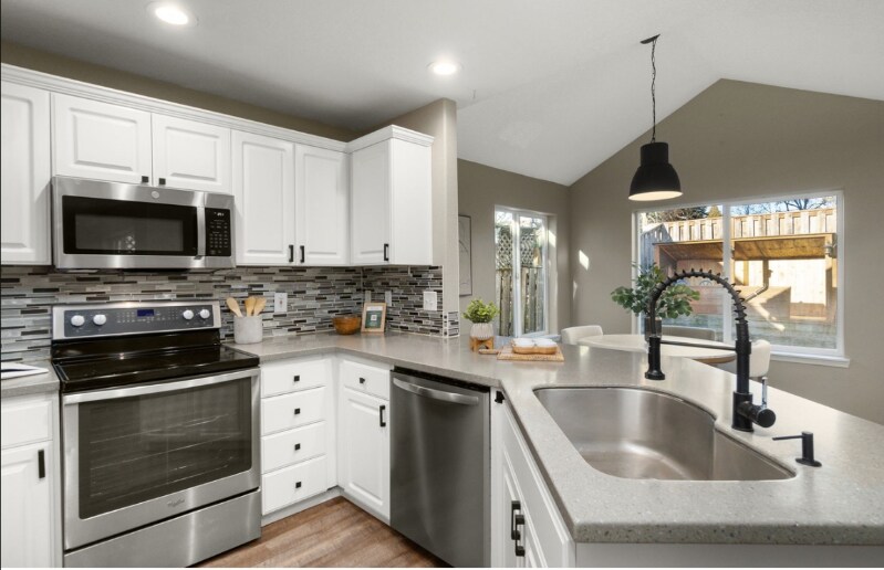 Building Photo - 1328 NE Parkside Dr