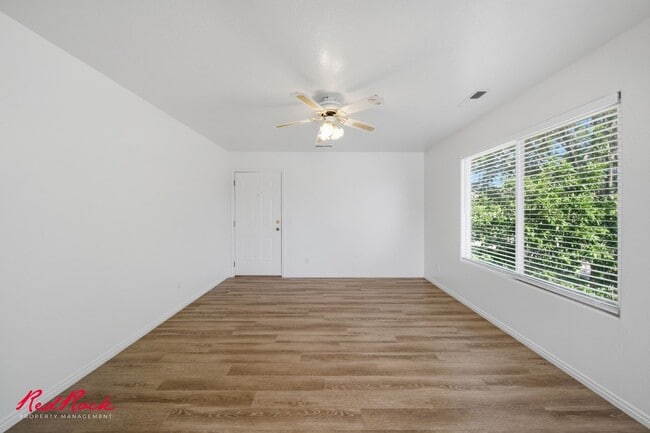 Building Photo - Newly Updated and Move-In Ready 3 bedroom home