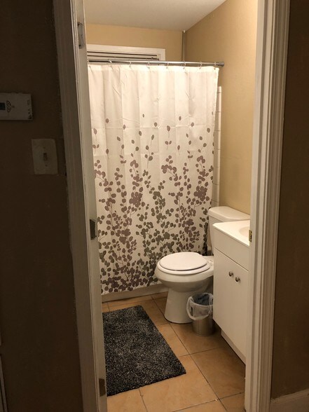 Building Photo - 2110 Willow St