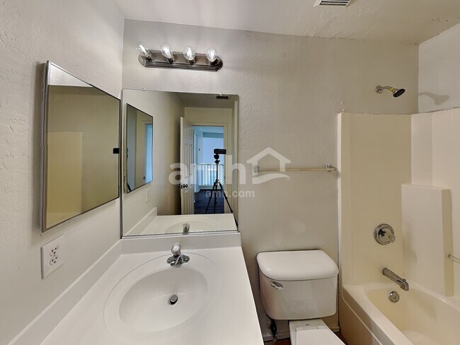 Building Photo - 5361 W Huntington Dr