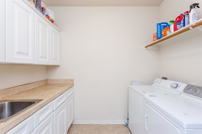 Building Photo - 6639 Larocke Trail