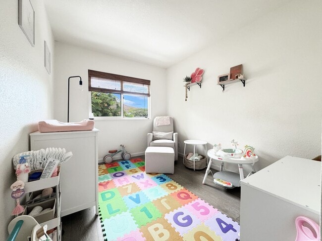 Building Photo - Pet Friendly Kailua Townhouse with A/C