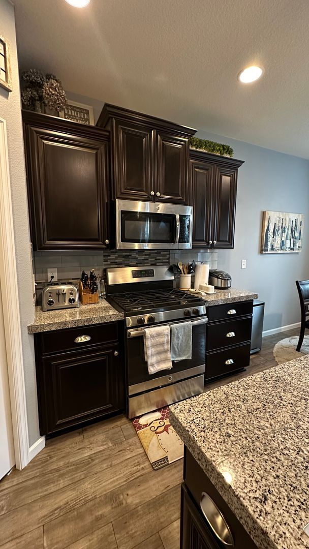 Building Photo - Gorgeous Corner lot 4 bed home! Happy Vall...