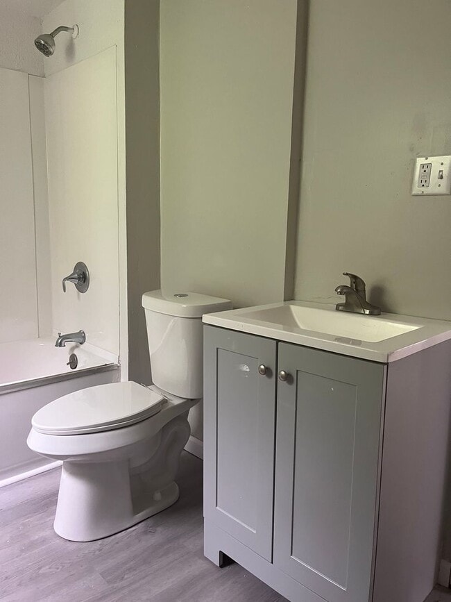 Building Photo - SECTION 8 and EDEN Accepted! Spacious, New...