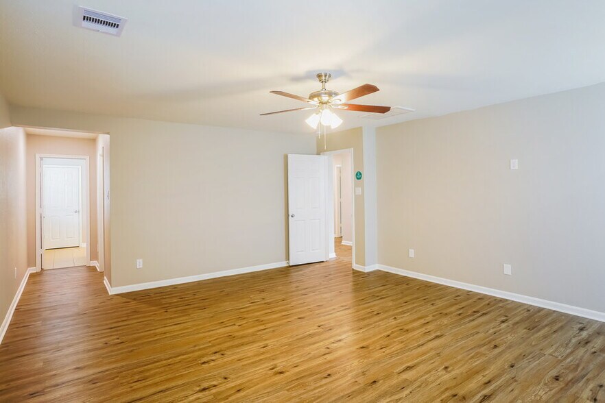 Building Photo - 8011 Bunch Grass Ln