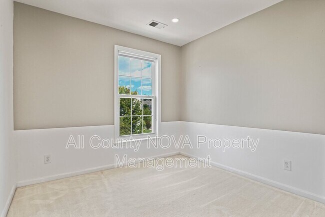 Building Photo - 22707 High Haven Terrace