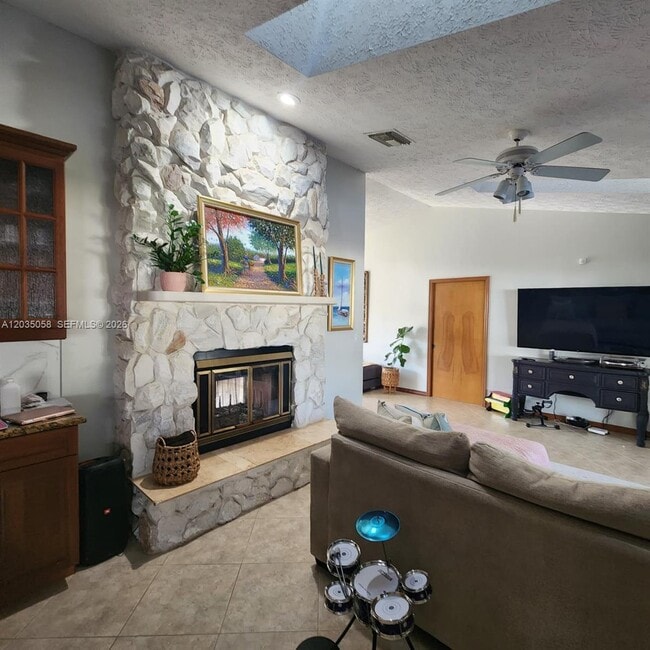 Building Photo - 6101 Palmetto Dr