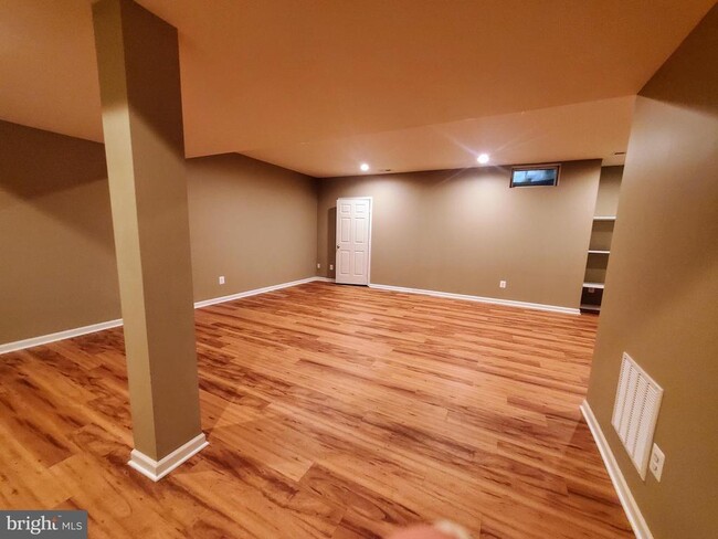 Building Photo - 5610 Wheelwright Way