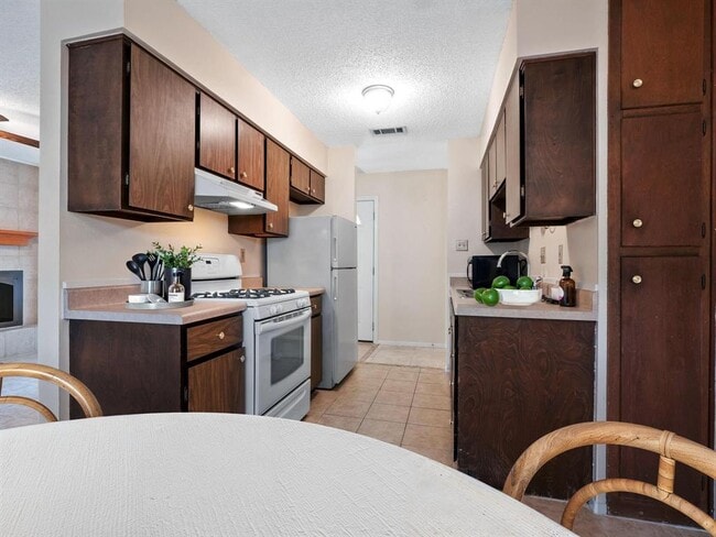 Building Photo - 3513 Westchester Ave