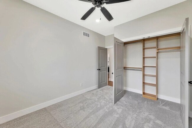 Building Photo - 5424 W 42nd St S