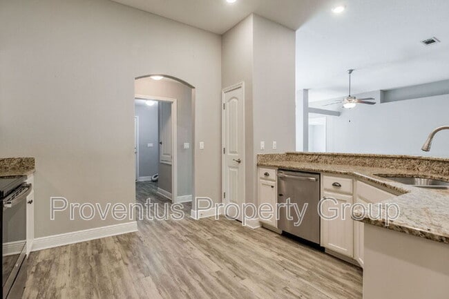 Building Photo - 3111 Hickory St