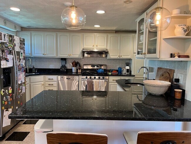 Building Photo - 11 Garrison Rd