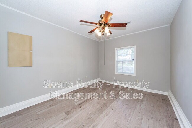 Building Photo - 5161 Eastway St