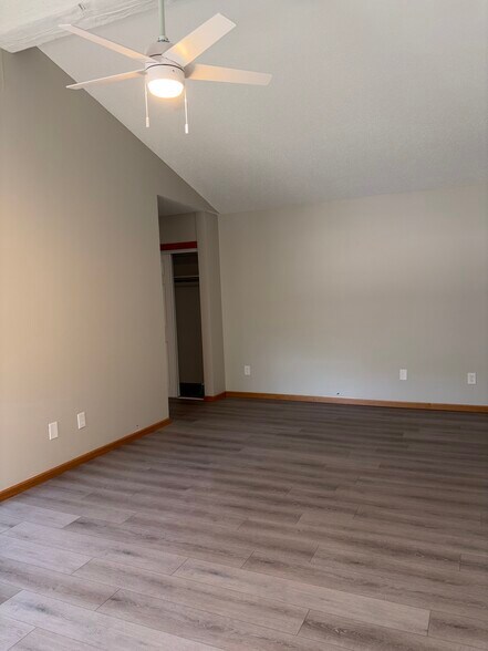 Building Photo - 706 Old Settlers Trl