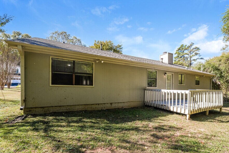 Building Photo - 488 Carillon Ln