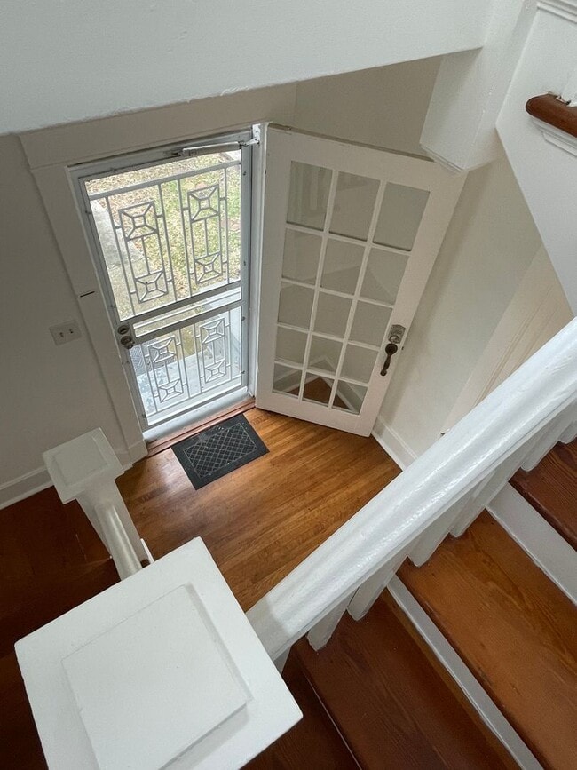 Building Photo - Huge 4BD/2.5BA with Sunroom and Backyard