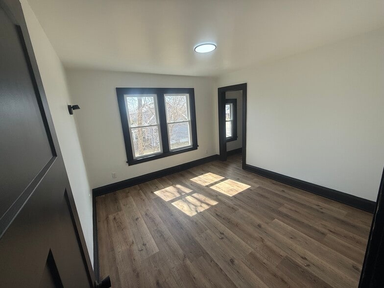 Building Photo - 7317 Sheridan Rd