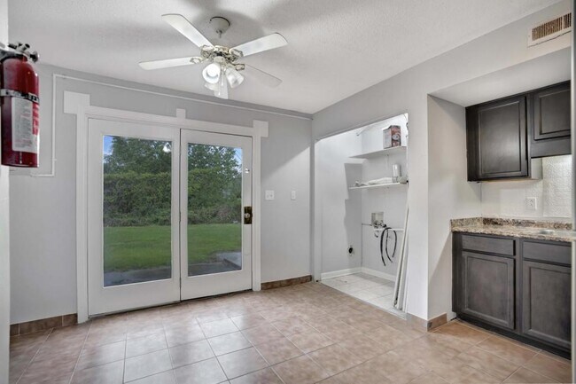 Building Photo - 1108 Pembroke Oak Grove Rd