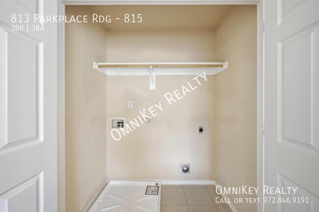 Building Photo - 813 Parkplace Ridge