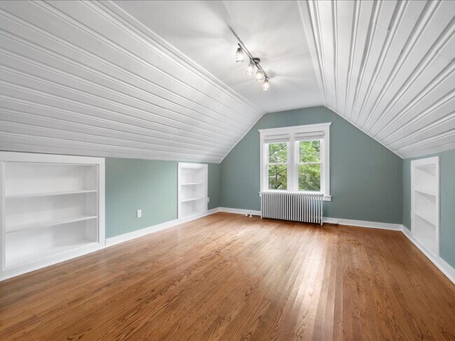 Building Photo - 114 S Ridgeland Ave