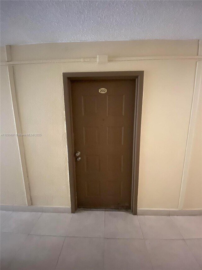 Building Photo - 6930 Miami Gardens Dr