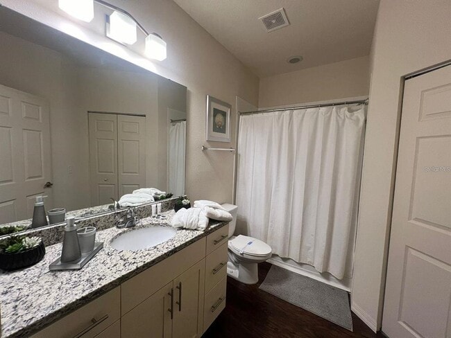 Building Photo - 8924 Shine Dr