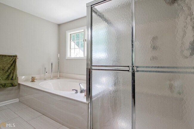 Building Photo - 208 Wysteria Ct