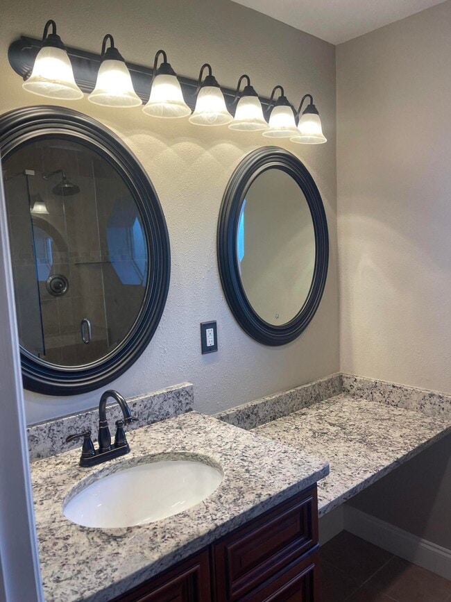 Building Photo - 1851 SW Inlander Ave