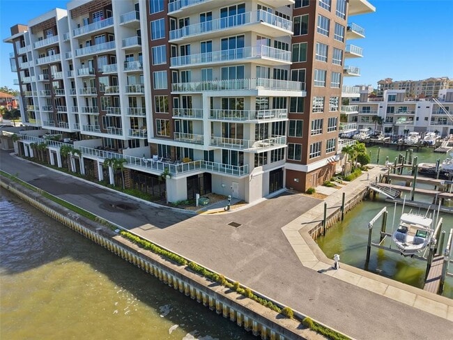 Building Photo - 920 N Osceola Ave