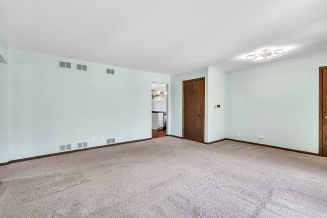 Building Photo - 1004 E Callero Cir
