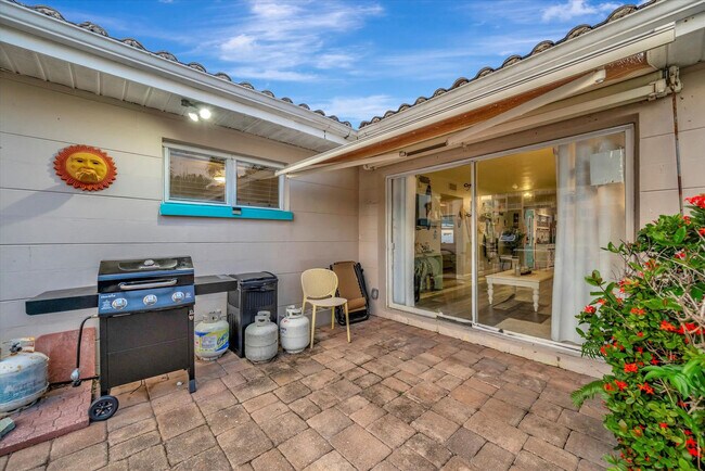 Building Photo - 11420 1st St E