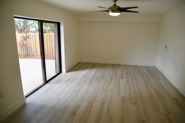 Building Photo - 55th Way, West Palm Beach, FL 33409 - 2 BR...