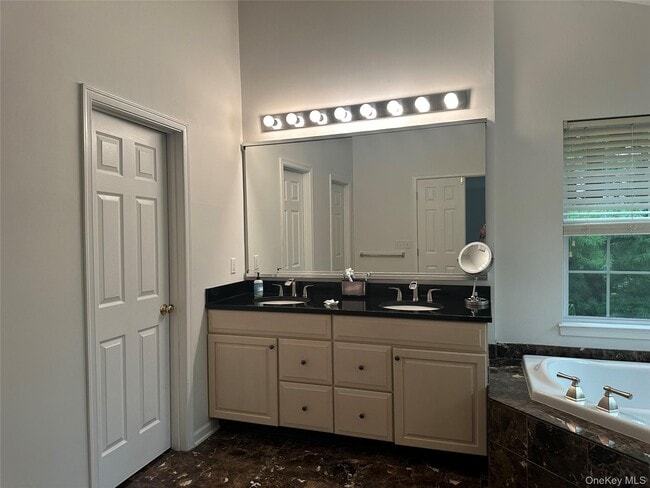 Building Photo - 633 Creekside Ln