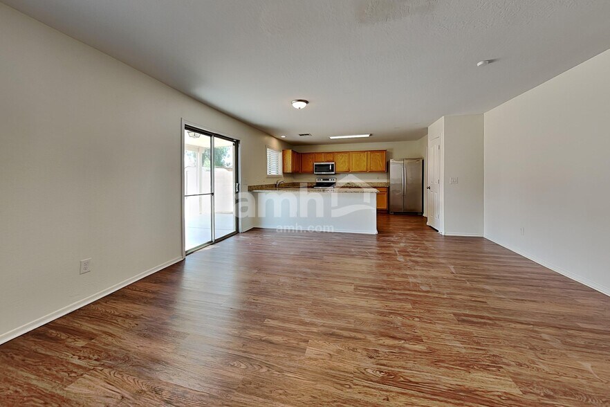 Building Photo - 7923 W Payson Rd
