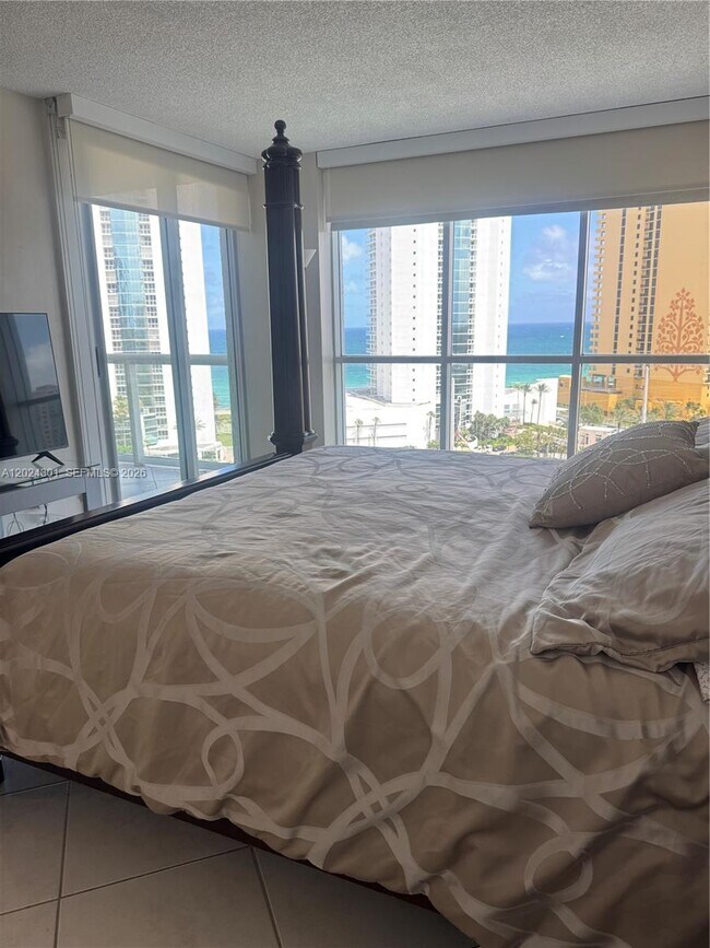 Building Photo - 16400 Collins Ave