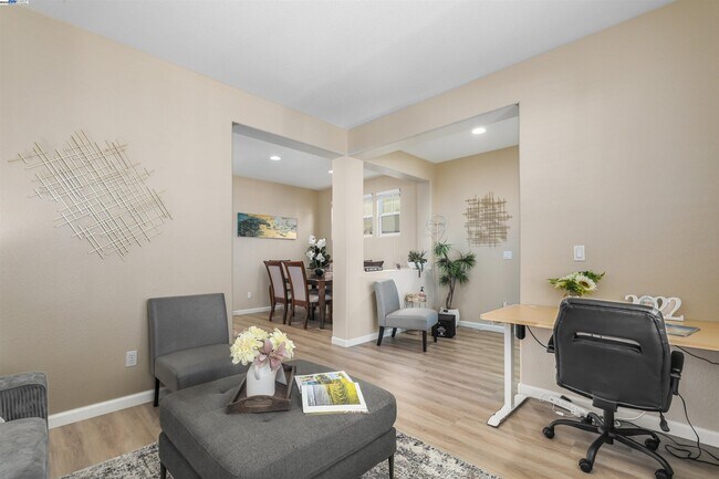 Building Photo - 7459 Starward Dr