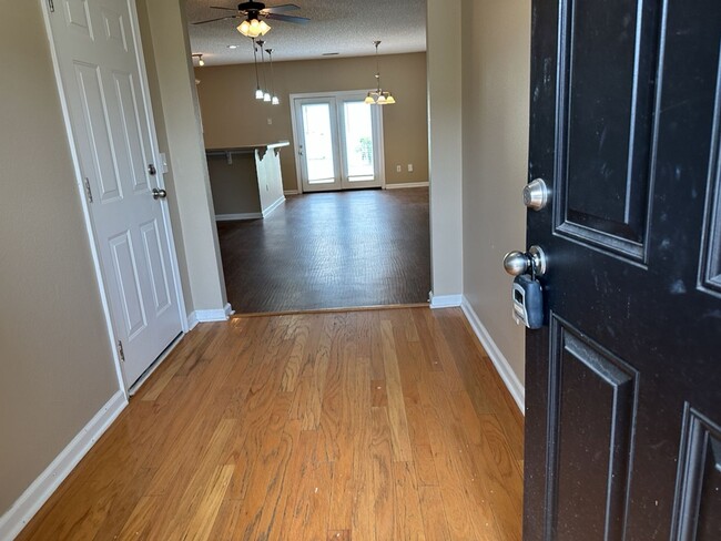 Building Photo - 495 Canyon Oak Loop