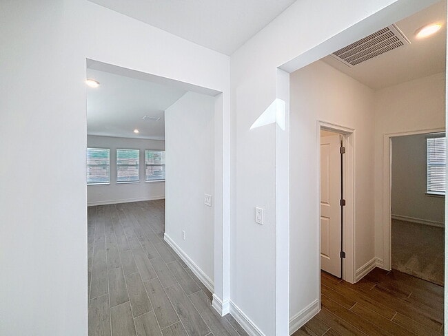 Building Photo - 11807 71st Ave E