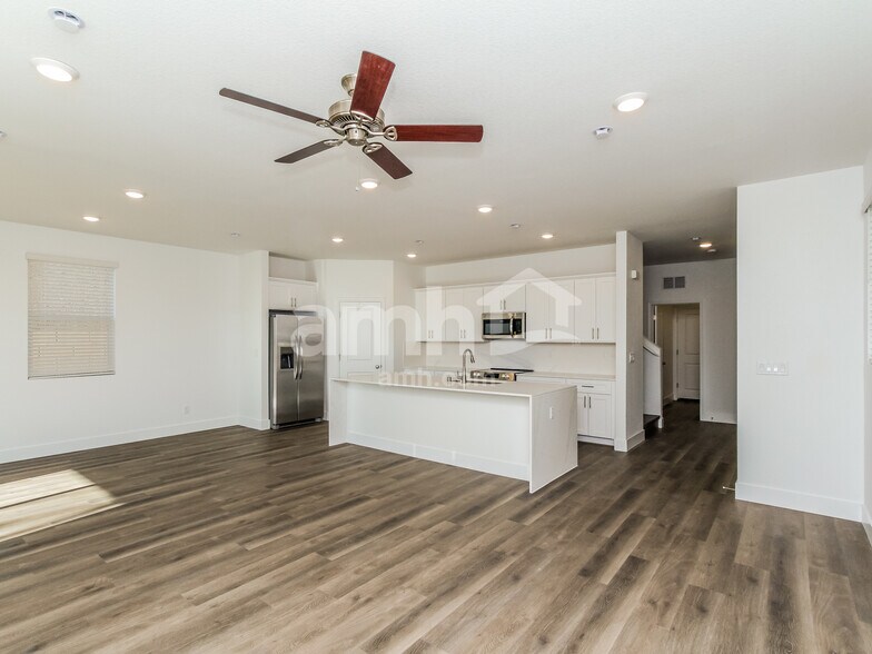 Building Photo - 11174 Magallanes St