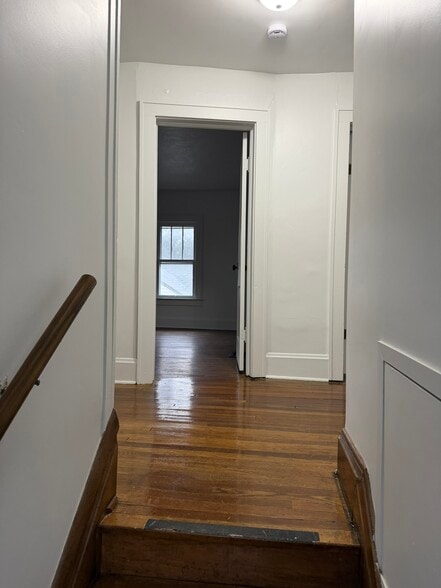 Building Photo - 594 N 21st St