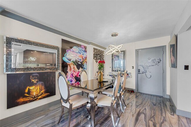 Building Photo - 1345 Lincoln Rd