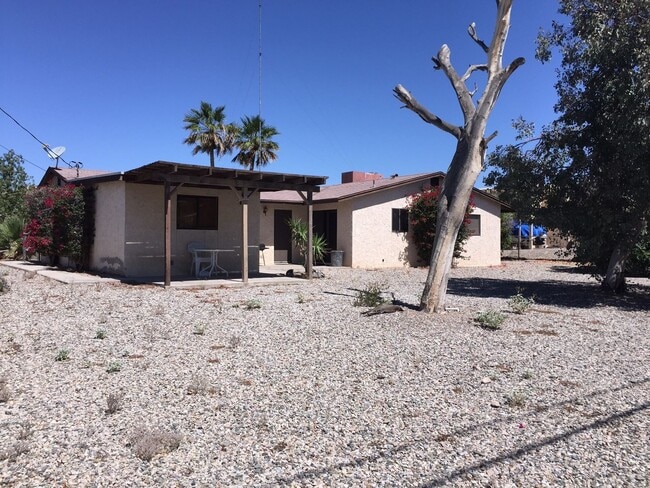Building Photo - Centrally Located Home with Newer Energy E...