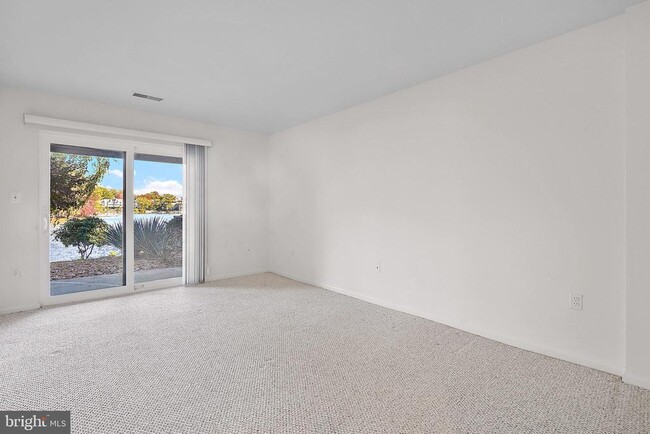 Building Photo - 2006 Lakebreeze Way