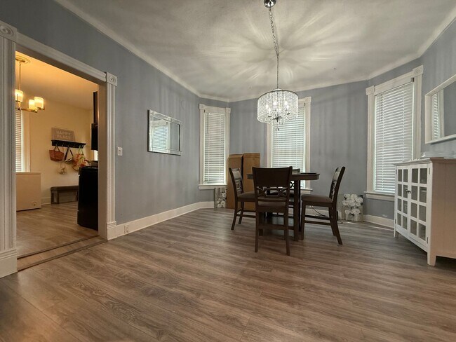 Building Photo - Stunning 3 Bedroom 1 Bathroom Single Family Home in St. Paul! Apply TODAY!